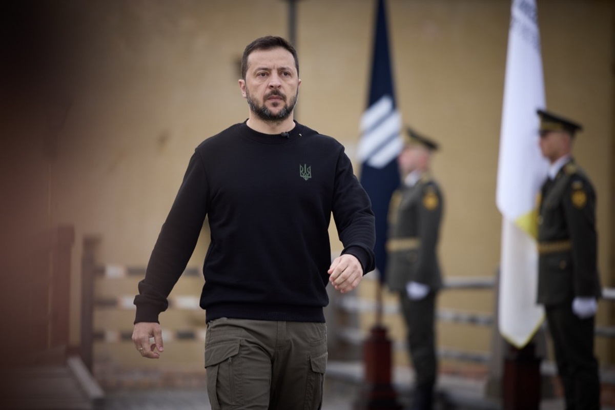Западные СМИ пишут, что у Зеленского меняется негативное отношение к перспективам прекращения войны по линии фронта. В Киеве это отрицают